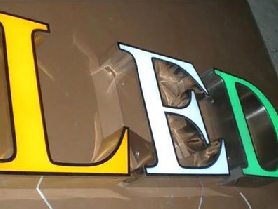 台江介绍LED招牌的基础知识。